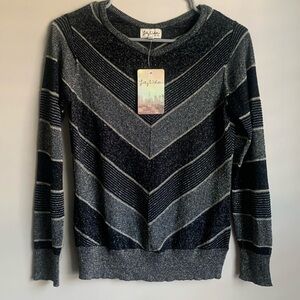 Lily White LA+NYC petite small blk/gold metallic chevron print shimmer sweater